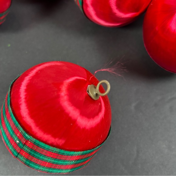 Lot of 12 Vintage Satin Spun Christmas Ornaments Red Balls with Ribbon - Picture 6 of 16